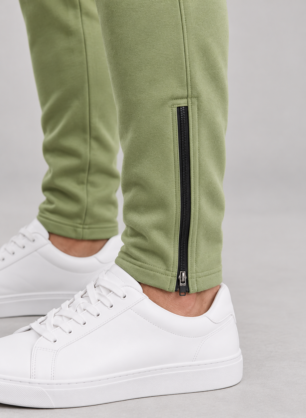 Men’s Joggers With Pintucks And Zip Hems