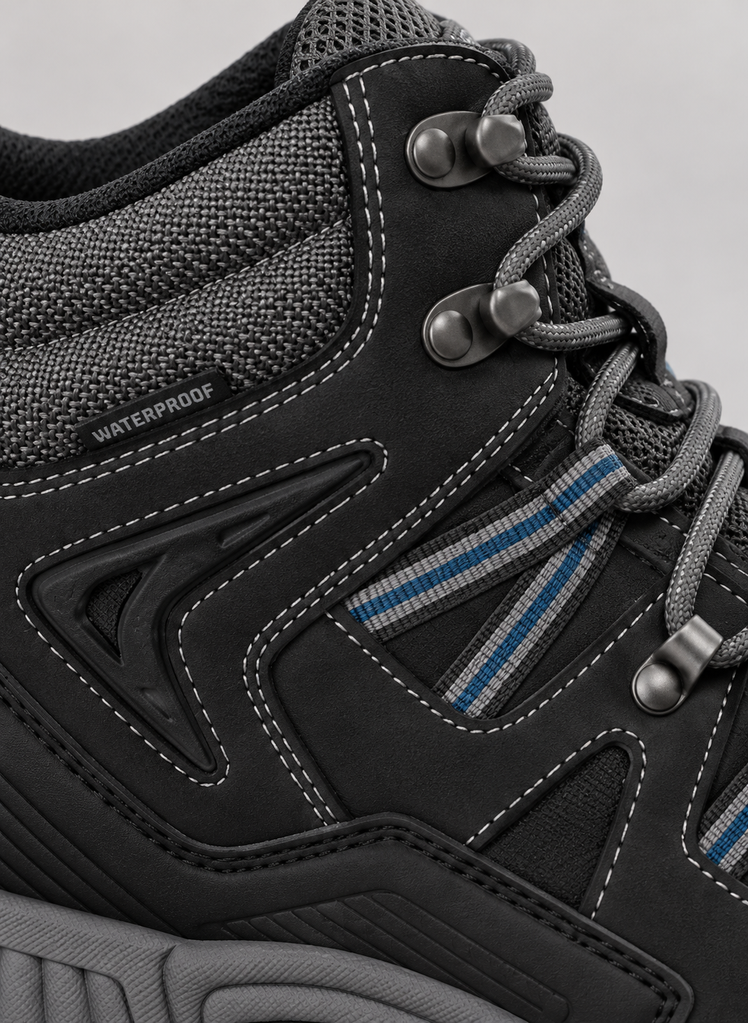 Men’s Walking Boots With Waterproof Leather Uppers