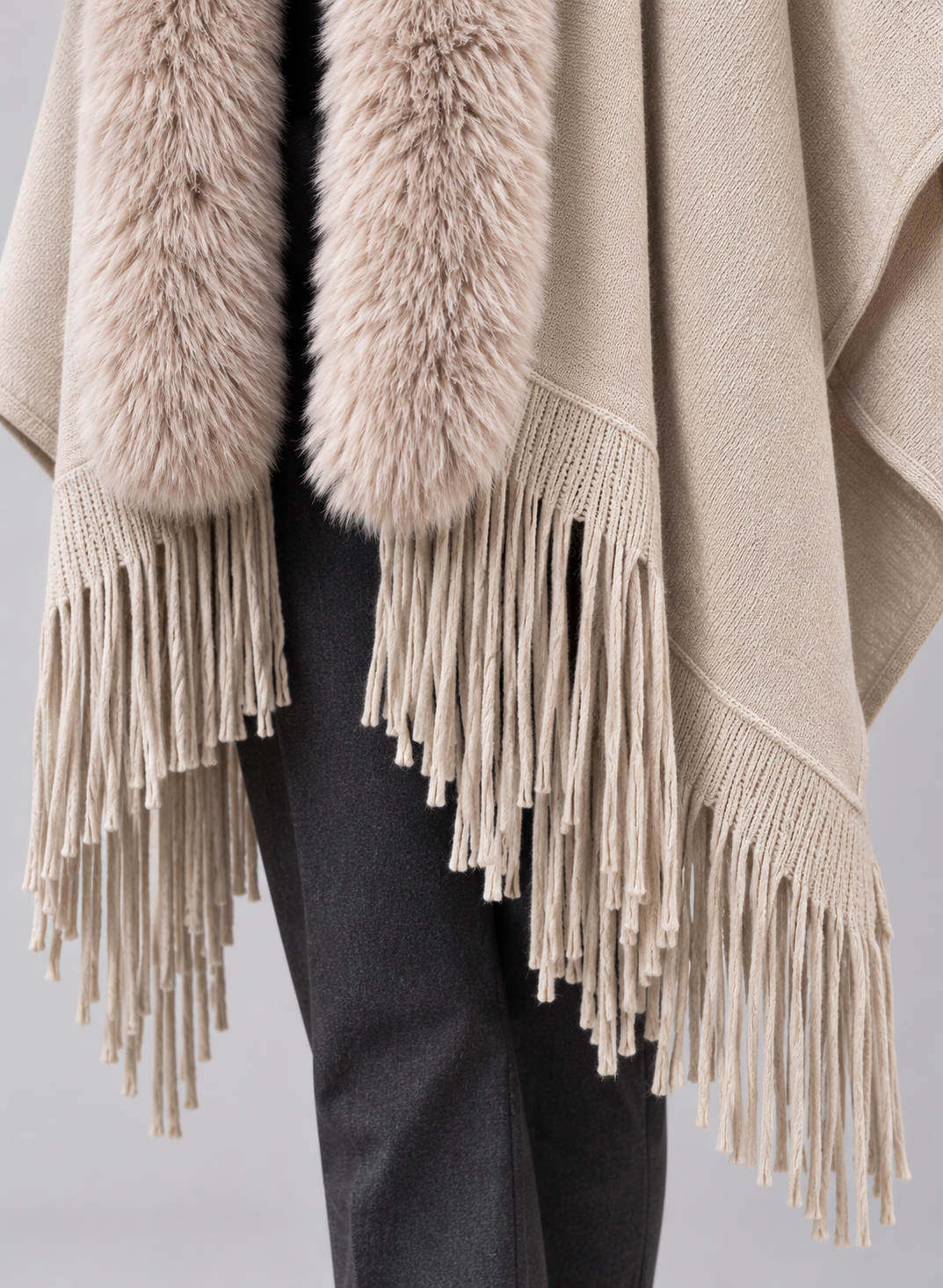 Women’s Cape Coat With Faux Fur And Fringe