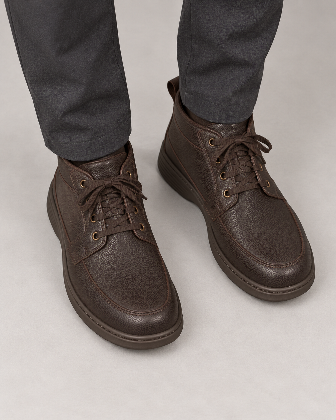 Men’s Boots In Leather With Lace Up Fastening