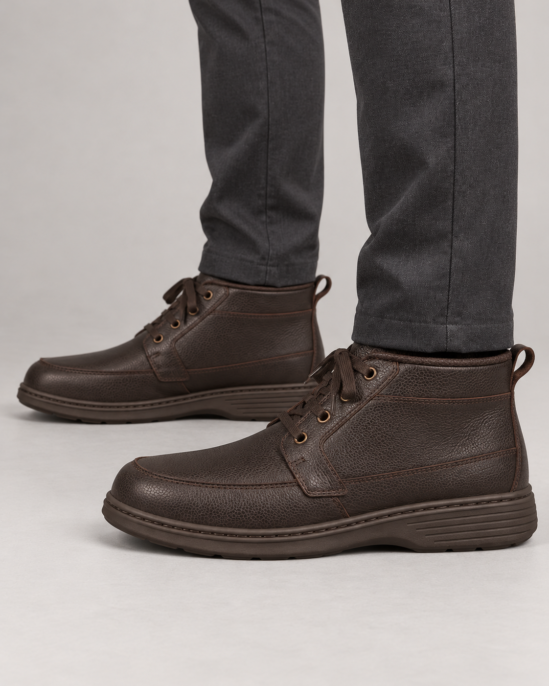 Men’s Boots In Leather With Lace Up Fastening