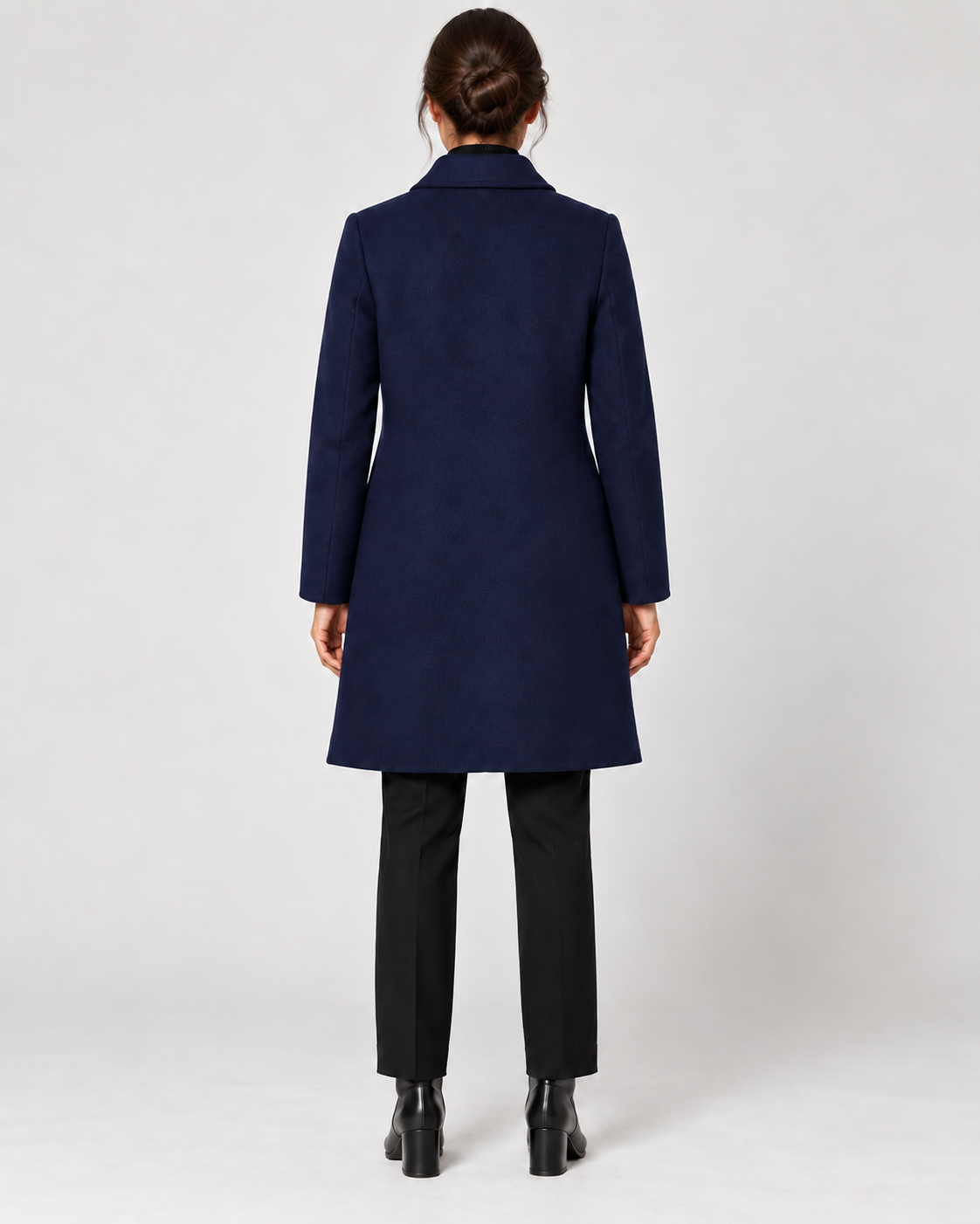 Women's Single-Breasted Coat – Classic Collar & Patch Pockets