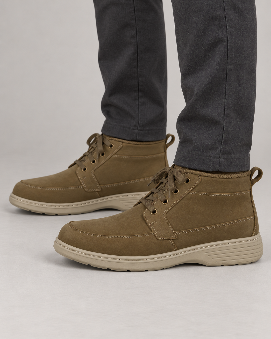 Men’s Boots In Leather With Lace Up Fastening