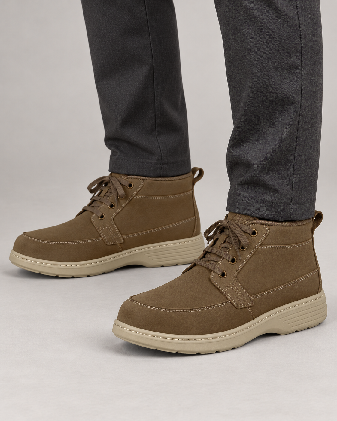 Men’s Boots In Leather With Lace Up Fastening